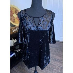 Valerie Steven cold shoulder top size Sm‎